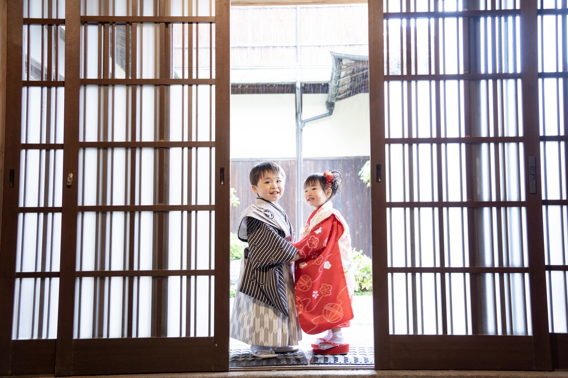 根兵一生が出張撮影した家族写真(キッズ,ベビーフォト)などが写った「七五三、ロケーション撮影」の家族写真