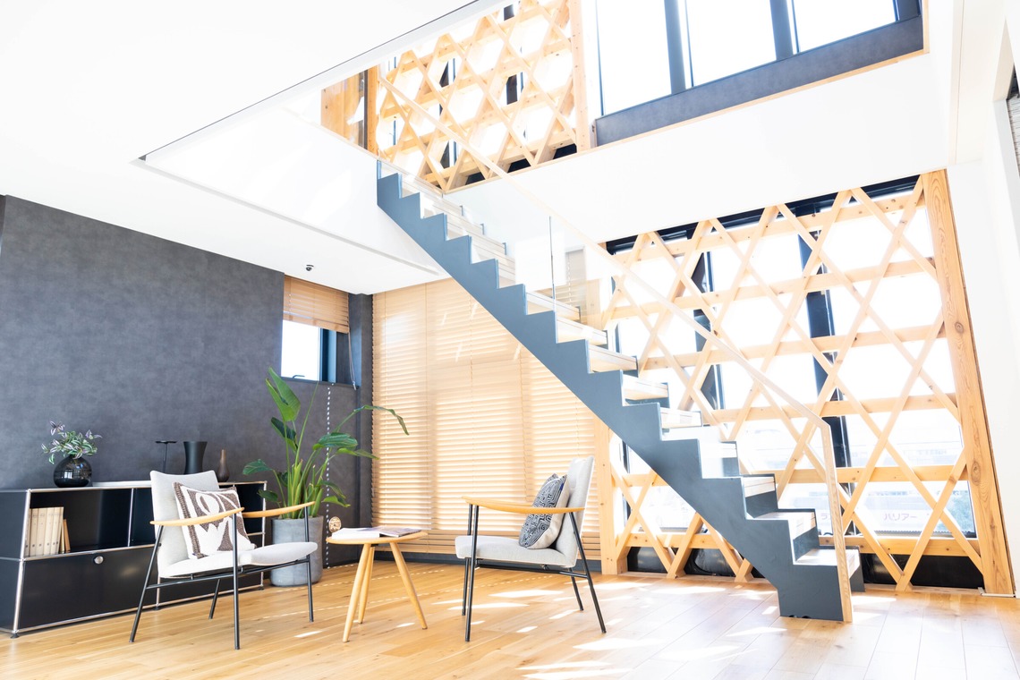 小山将冬が撮影した「内観」の写真