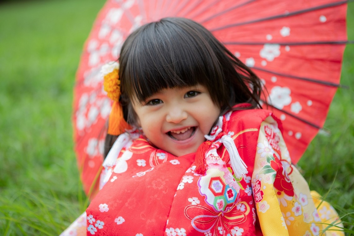 橋本祐里子（まるちゃん）が撮影したエンゲージメントフォトのアルバム「公園でのびのび３歳七五三」