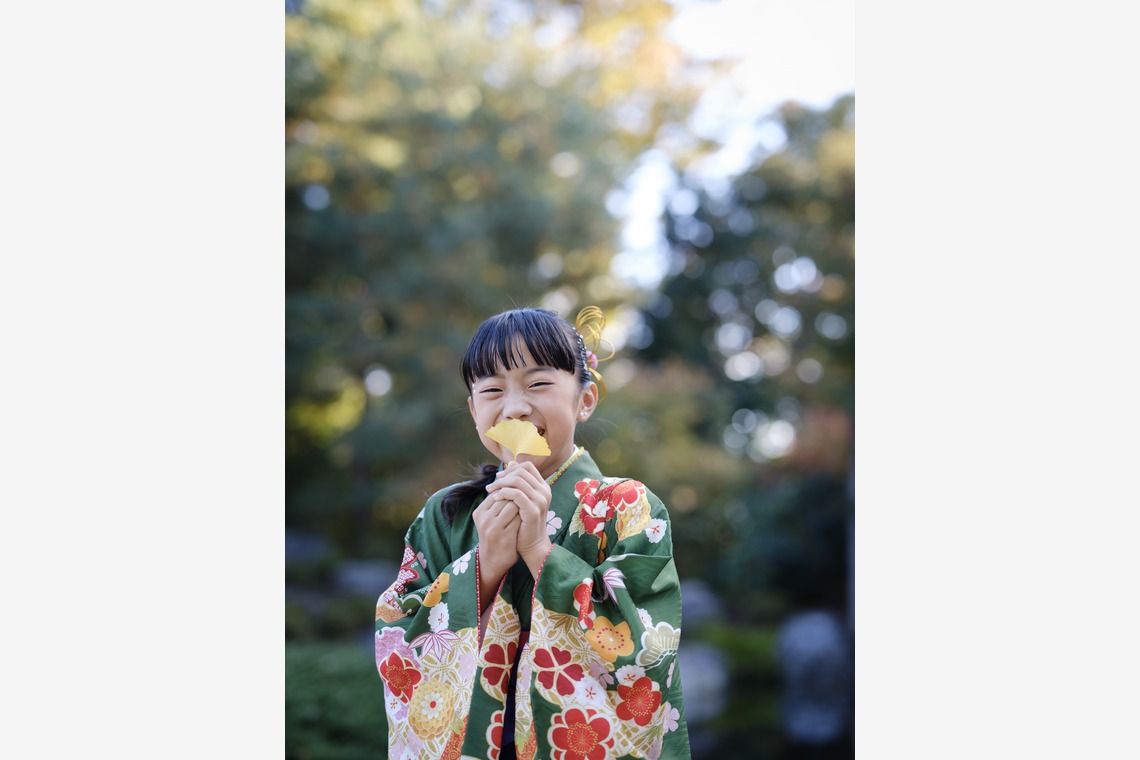 藤原和彦が出張撮影した家族写真(キッズ,ベビーフォト)などが写った「お寺さんでの七五三記念撮影」の家族写真