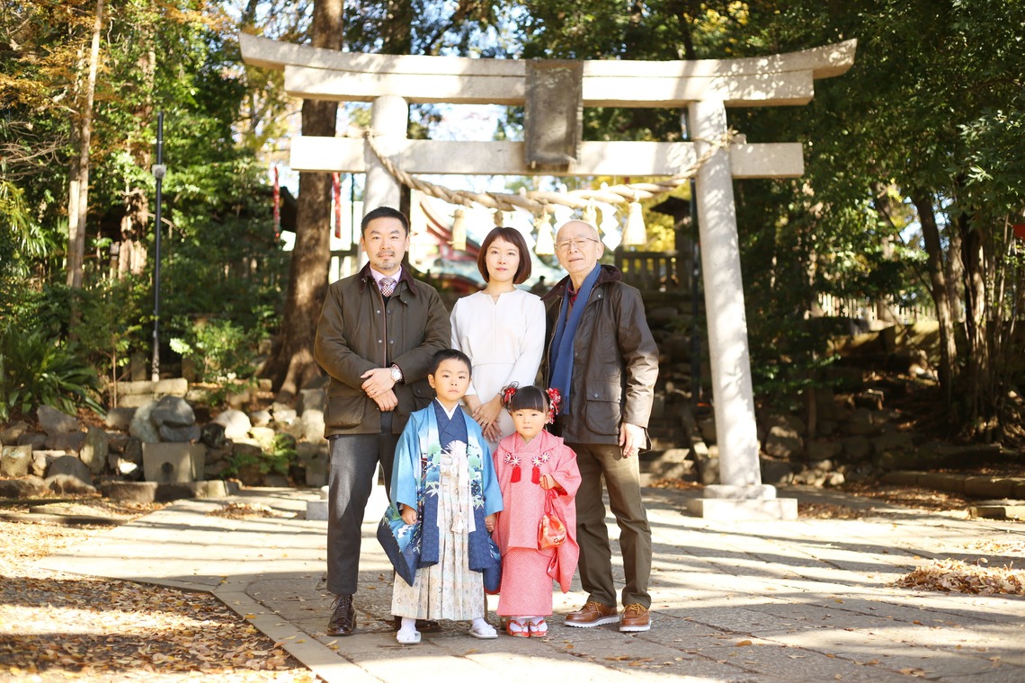 出張撮影HUG TIMEが出張撮影した家族写真(キッズ,ベビーフォト)などが写った「七五三記念撮影＠世田谷八幡宮・東京」の家族写真