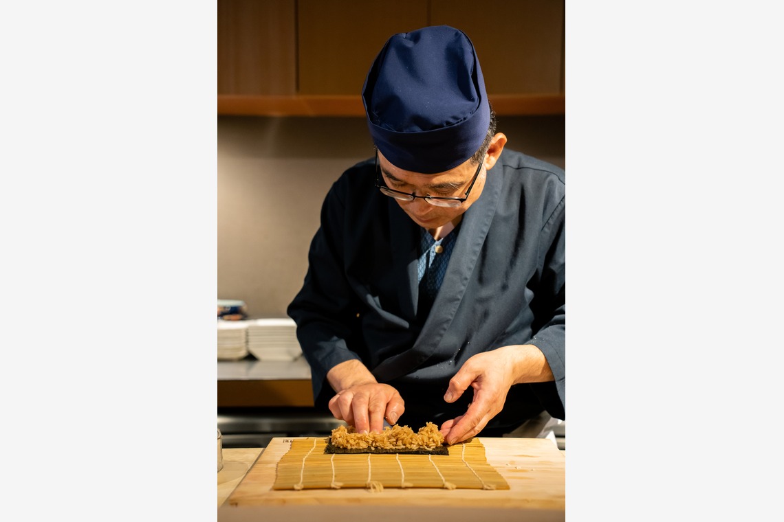 須田桃加が撮影した写真のアルバム「紺と白様」