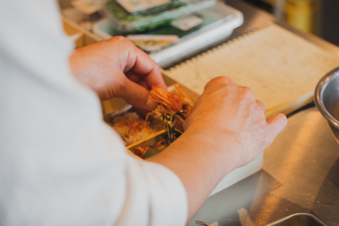 日下翔太郎が撮影した「飲食店のフード/ドリンク/内観/スタッフなどを全て含んだ設営」の写真