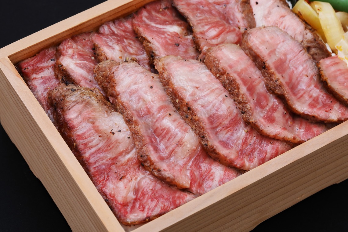 森安　照が撮影した「ステーキ・ステーキ弁当・カレー」の写真