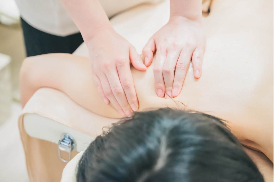 出張撮影 中村まみこが撮影した「プライベートサロン施術風景」の写真