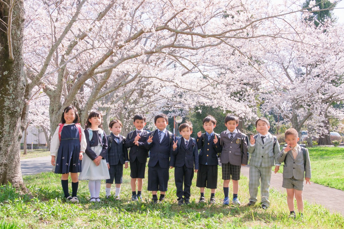 高夏写真店が出張撮影した家族写真(キッズ,ベビーフォト)などが写った「入学記念の写真撮影」の家族写真