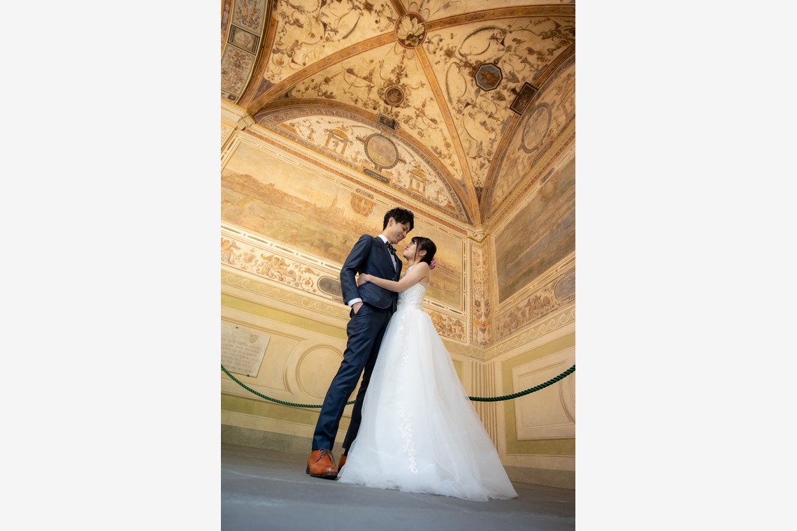 Album of the Honeymoon Photo Shoot taken by MOMO - Florence wedding location photo