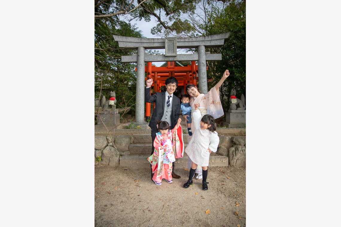 岩坪眞一郎が出張撮影した家族写真(キッズ,ベビーフォト)などが写った「家族で七五三お宮参り」の家族写真