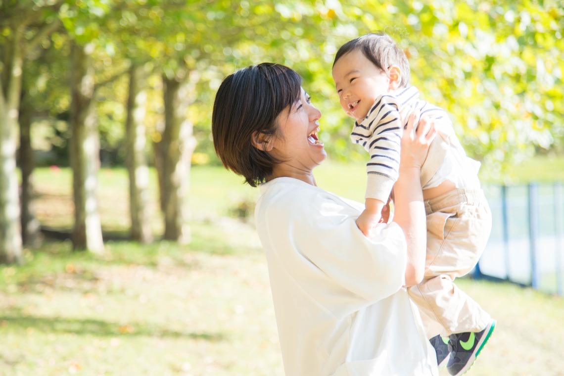 Happy with Photosが出張撮影した家族写真(キッズ,ベビーフォト)などが写った「家族写真・年賀状写真＠札幌市清田区・平岡公園」の家族写真