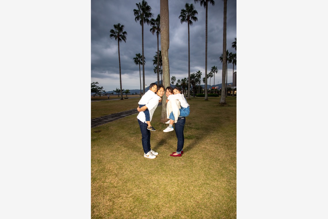 岩坪眞一郎が撮影した家族写真の出張撮影のアルバム「還暦祝い家族写真」