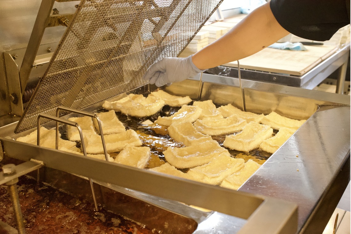 小野和也が撮影した「豆のカ屋のこだわり揚げ｜お揚げ撮影」の写真