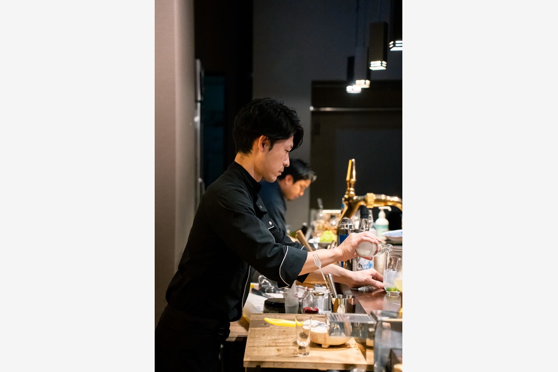 須田桃加が撮影した写真のアルバム「紺と白様」