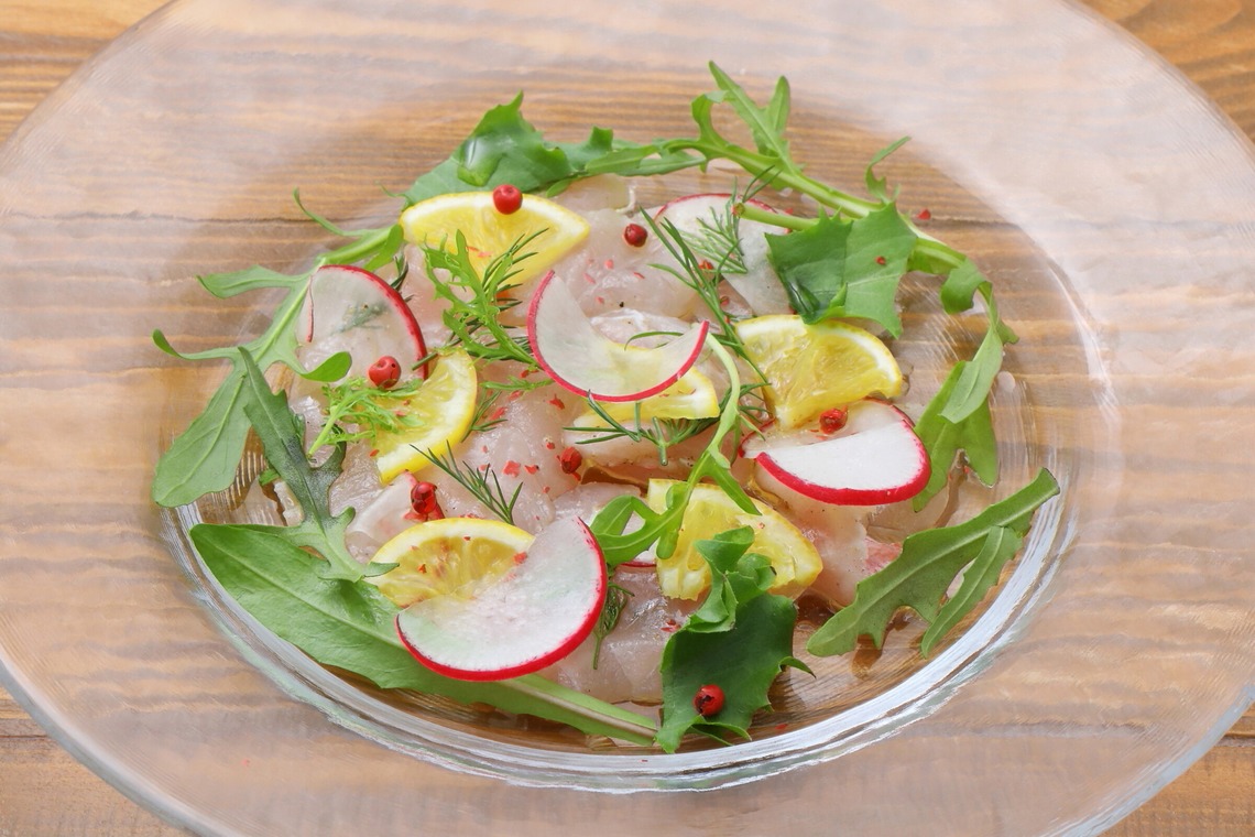 森安　照が撮影した「ステーキ・ハンバーグ・フライ・チキン・サラダ」の写真