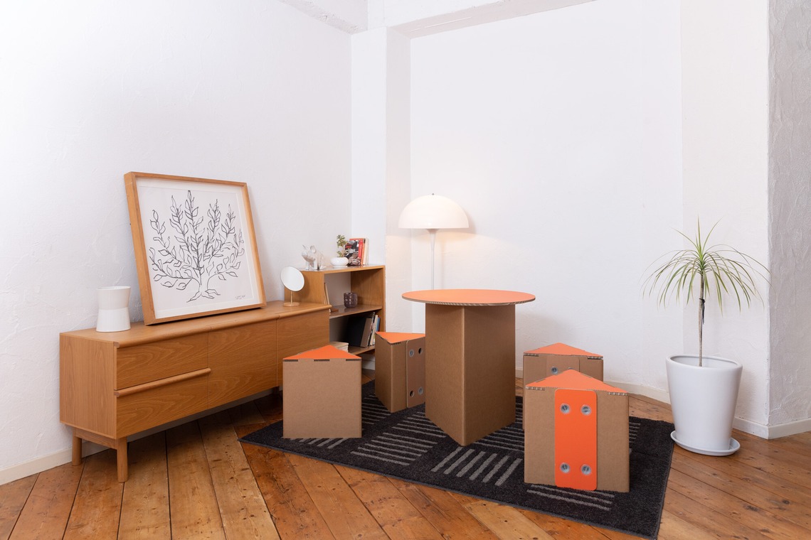 曽川拓哉が撮影した「ダンボールハウスの商品撮影」の写真