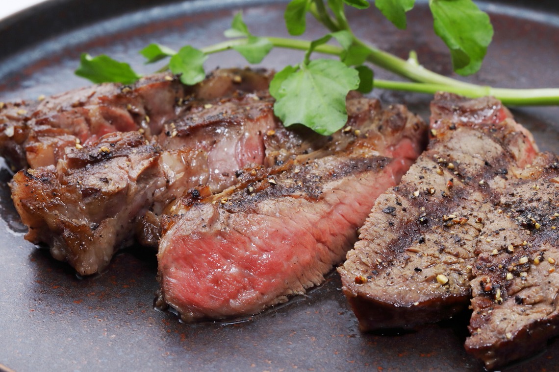 森安　照が撮影した写真のアルバム「肉弁当・肉料理」