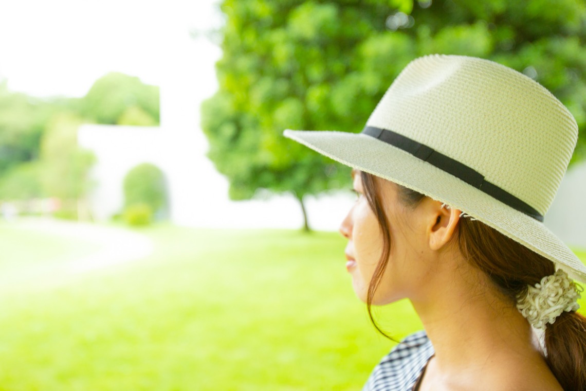 ゆのみふぉとが出張撮影した家族写真(キッズ,ベビーフォト)などが写った「芝生での一コマ」の家族写真