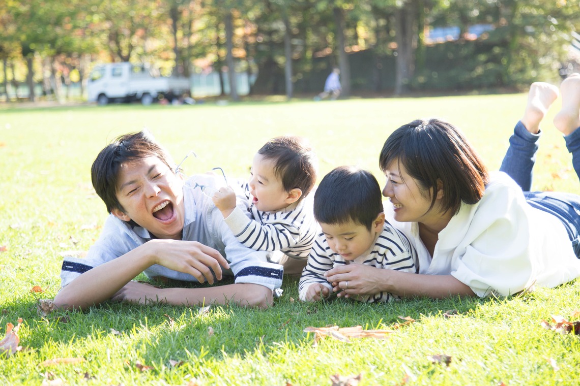 Happy with Photosが出張撮影した家族写真(キッズ,ベビーフォト)などが写った「家族写真・年賀状写真＠札幌市清田区・平岡公園」の家族写真