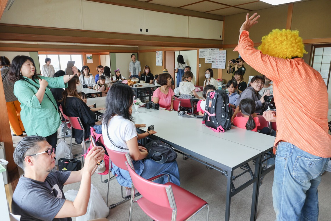 ちずカメラが撮影した「写真家　橘田龍馬さんの子供写真教室の様子」の写真