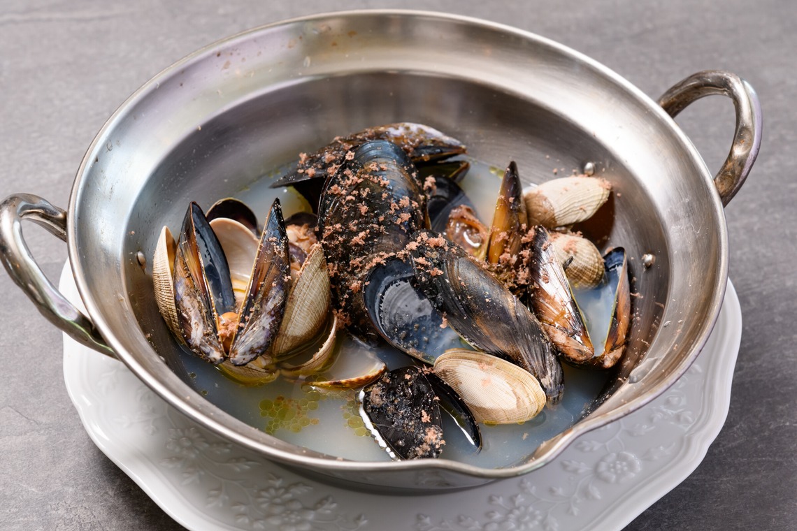 中川昌幸が撮影した写真のアルバム「'Ulalena 創作フレンチ」