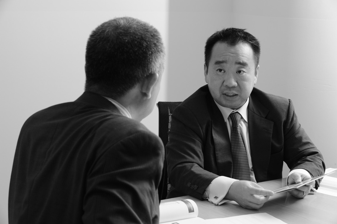 SEE LIKE PHOTOが撮影した「インタビュー　対談　人物　モノクロ　ビジネス　ポートレート」の写真