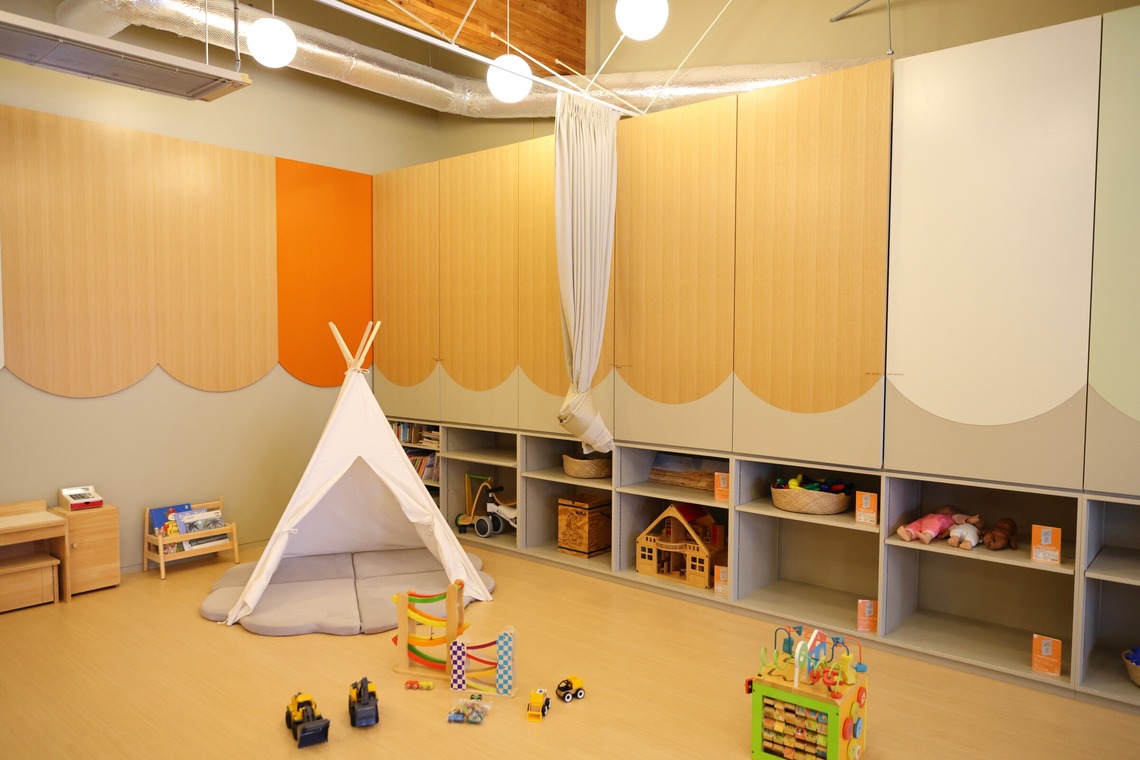 稲蔭一道が出張撮影した家族写真(キッズ,ベビーフォト)などが写った「託児所」の家族写真