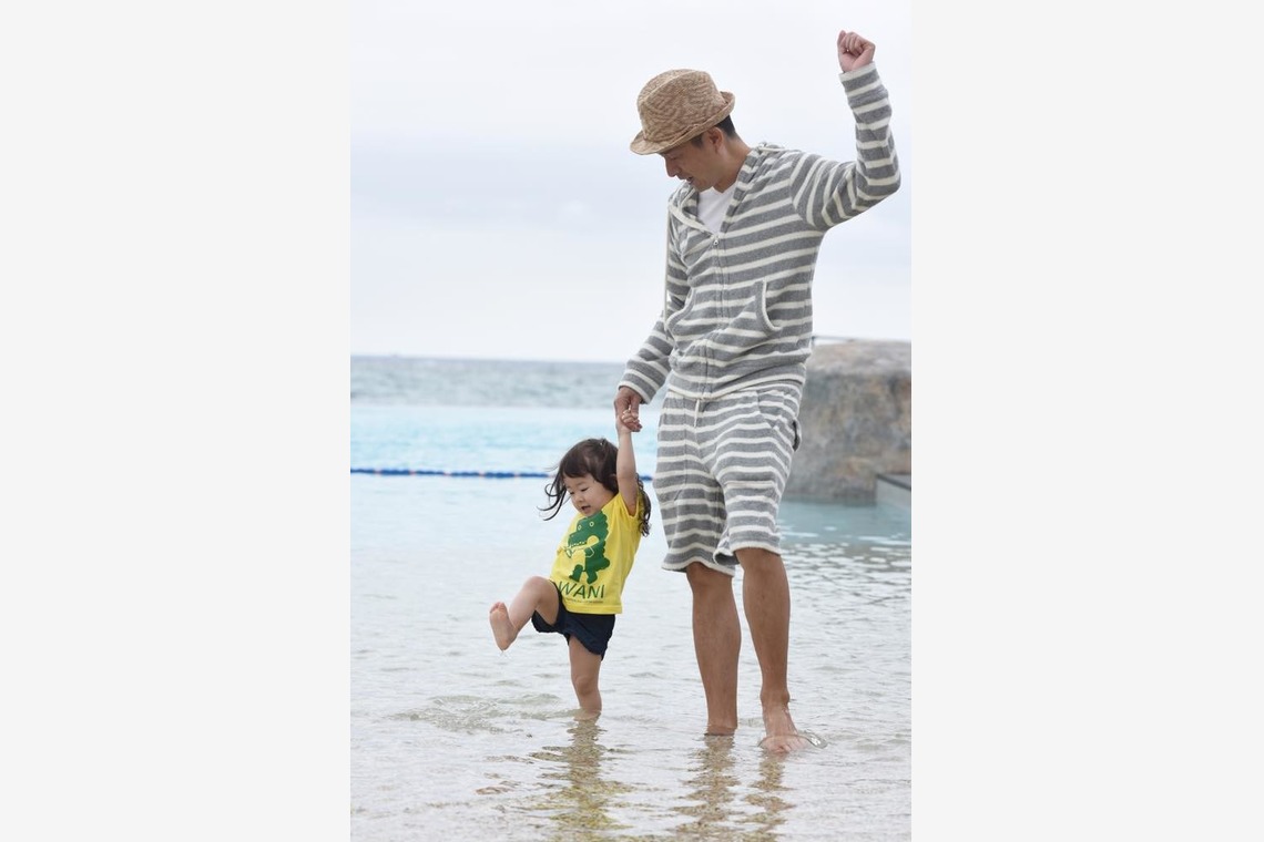 Avenir（山宮 敏明）が撮影した「ホテルで家族写真」の写真