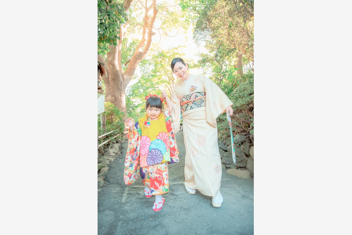 ゆのみふぉとが出張撮影した家族写真(キッズ,ベビーフォト)などが写った「七五三のお写真（人見知りの子供）」の家族写真