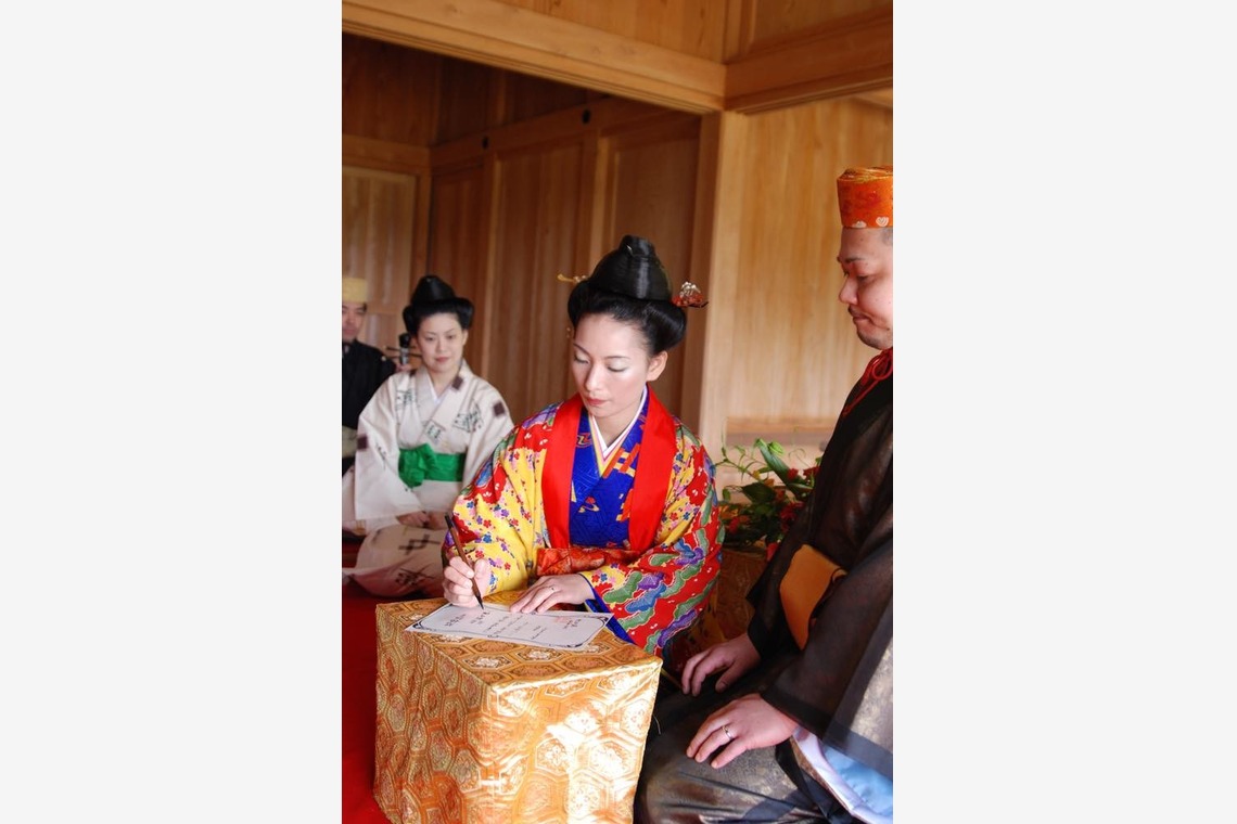 Avenir（山宮 敏明）が撮影した写真のアルバム「琉球衣裳で結婚式」