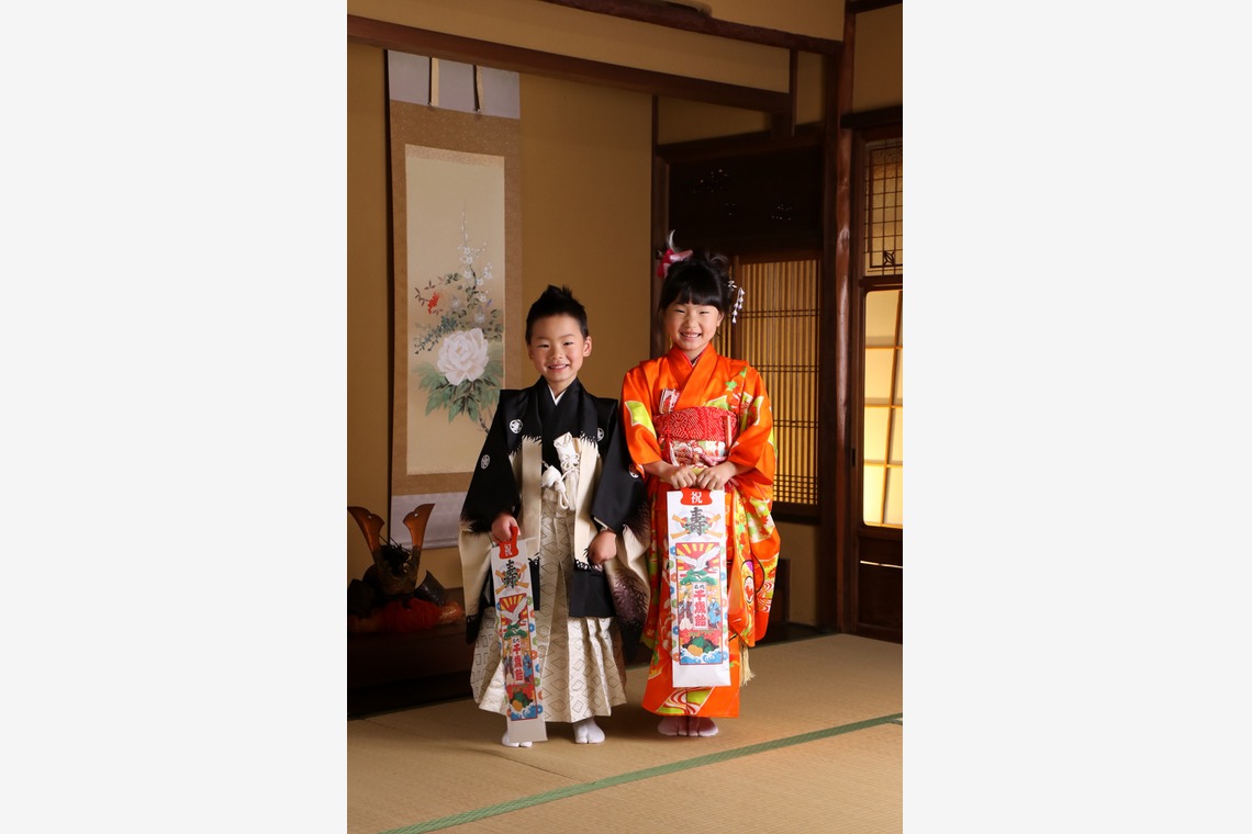 スマイルハンターが出張撮影した家族写真(キッズ,ベビーフォト)などが写った「七五三京町家フォト」の家族写真