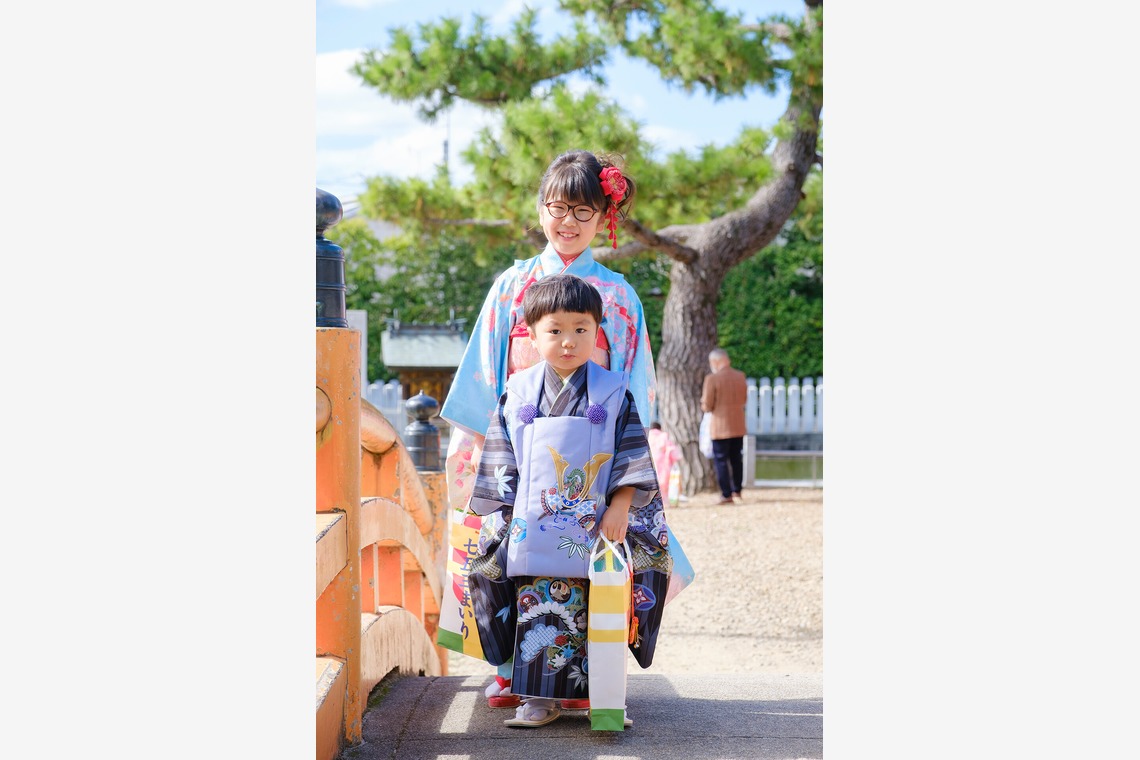 高夏写真店が出張撮影した家族写真(キッズ,ベビーフォト)などが写った「七五三の撮影」の家族写真