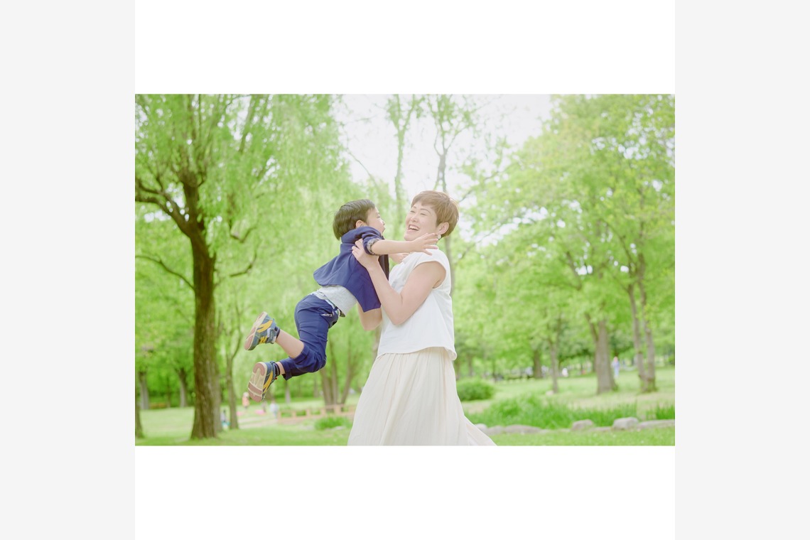Earth Creative Productsが出張撮影した家族写真(キッズ,ベビーフォト)などが写った「ファミリー」の家族写真