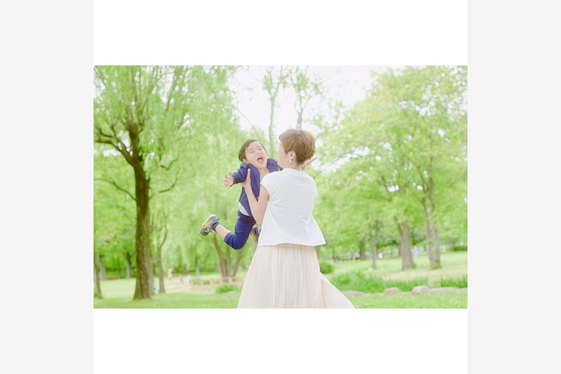 Earth Creative Productsが出張撮影した家族写真(キッズ,ベビーフォト)などが写った「ファミリー」の家族写真