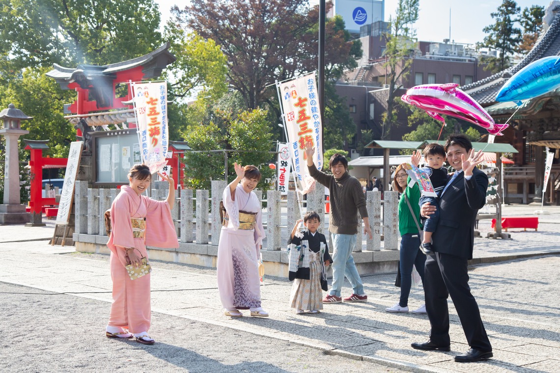 出張撮影ななが出張撮影した家族写真(キッズ,ベビーフォト)などが写った「七五三記念写真」の家族写真