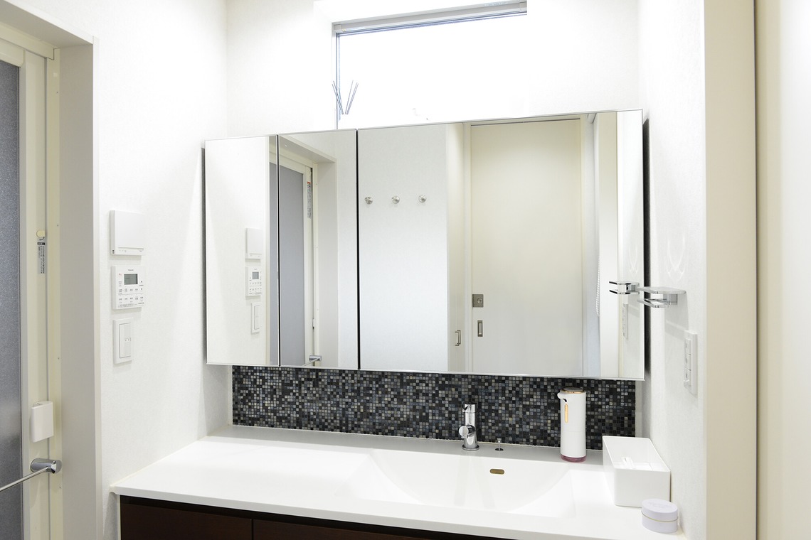 戸澤麻衣が撮影した「豊島区住宅」の写真