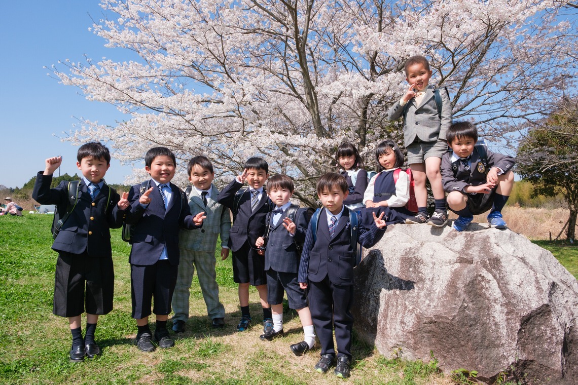 高夏写真店が出張撮影した家族写真(キッズ,ベビーフォト)などが写った「入学記念の写真撮影」の家族写真