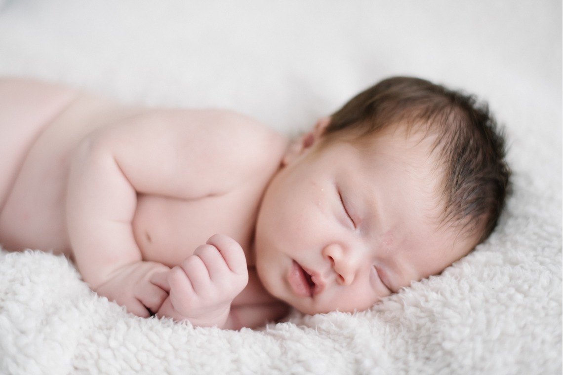 アトリエ　エピカ/清水　一哉が撮影したスタジオ撮影のアルバム「ニューボーンフォト」