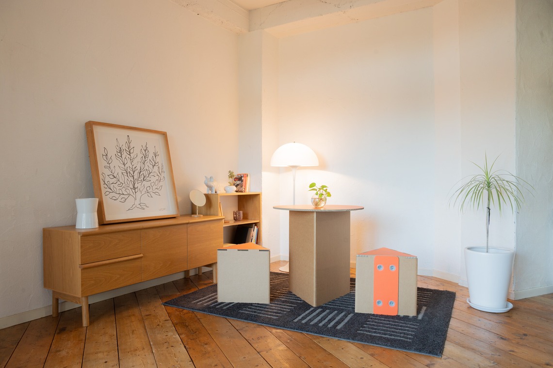 曽川拓哉が撮影した「ダンボールハウスの商品撮影」の写真