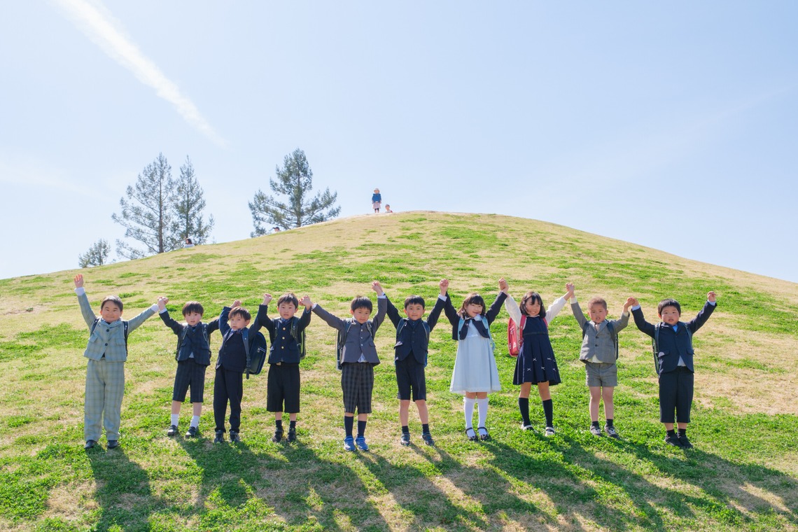 高夏写真店が出張撮影した家族写真(キッズ,ベビーフォト)などが写った「入学記念の写真撮影」の家族写真