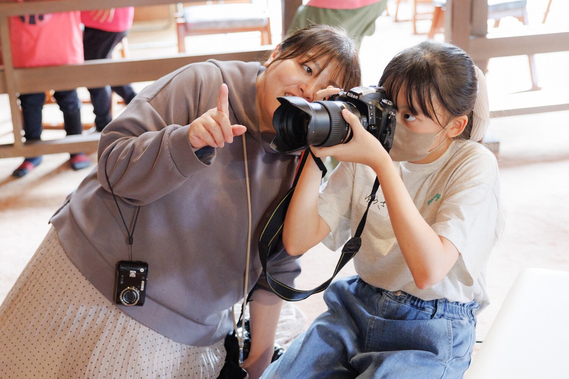 ちずカメラが撮影した「写真家　橘田龍馬さんの子供写真教室の様子」の写真