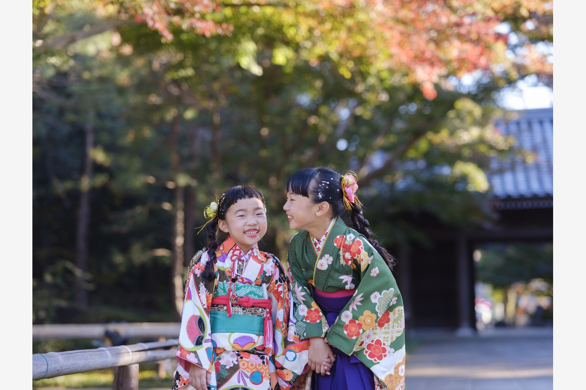 藤原和彦が出張撮影した家族写真(キッズ,ベビーフォト)などが写った「お寺さんでの七五三記念撮影」の家族写真