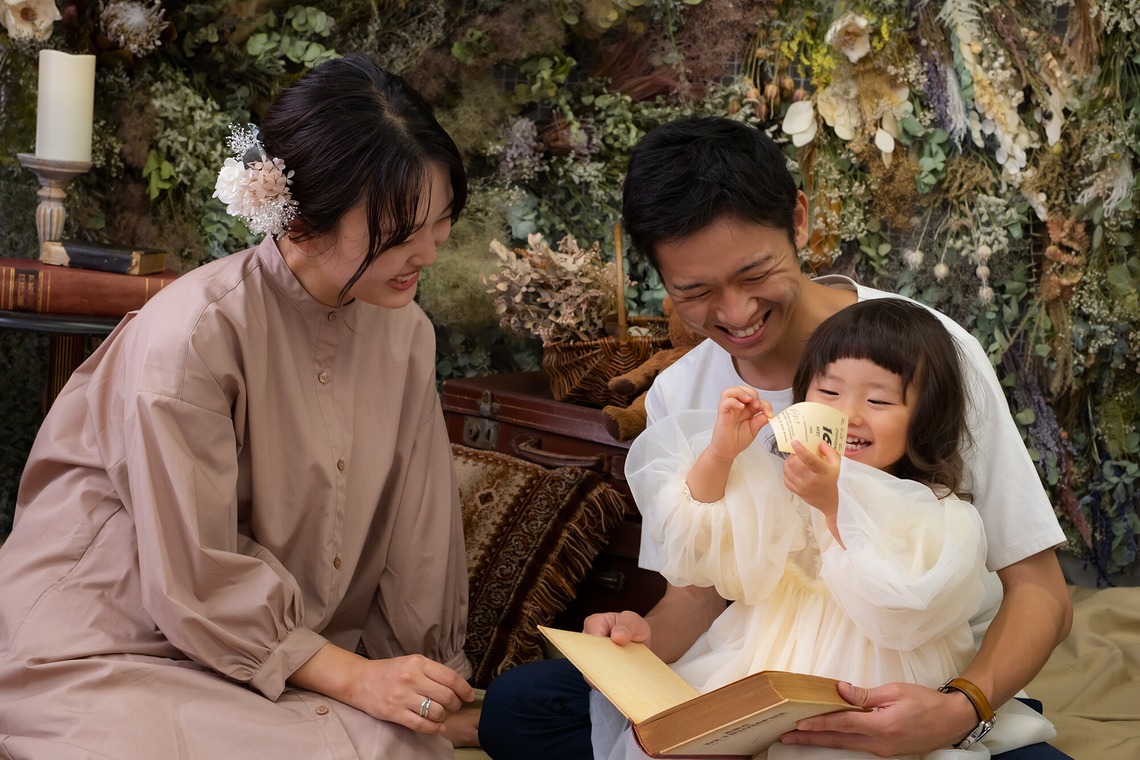 高夏写真店が撮影した写真のアルバム「バースデーの記念写真」