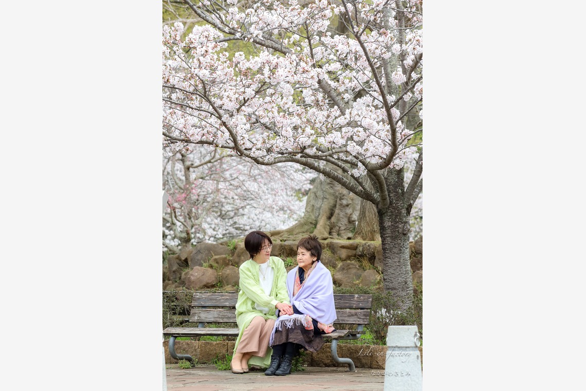 なかがわさとみが出張撮影した家族写真(キッズ,ベビーフォト)などが写った「桜と親子で記念撮影」の家族写真