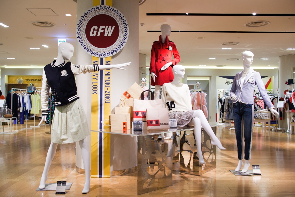 小浜守也が撮影した写真のアルバム「内観撮影」