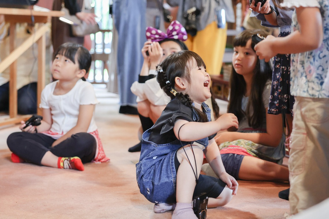 ちずカメラが撮影した「写真家　橘田龍馬さんの子供写真教室の様子」の写真
