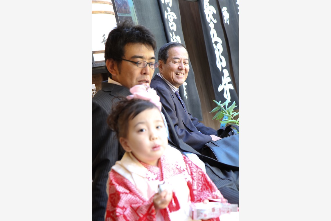 スマイルハンターが出張撮影した家族写真(キッズ,ベビーフォト)などが写った「七五三ロケーション撮影」の家族写真