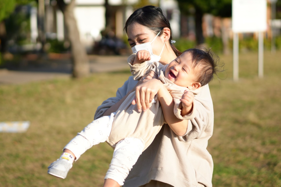 菅生貴利が出張撮影した家族写真(キッズ,ベビーフォト)などが写った「ファミリーフォト」の家族写真