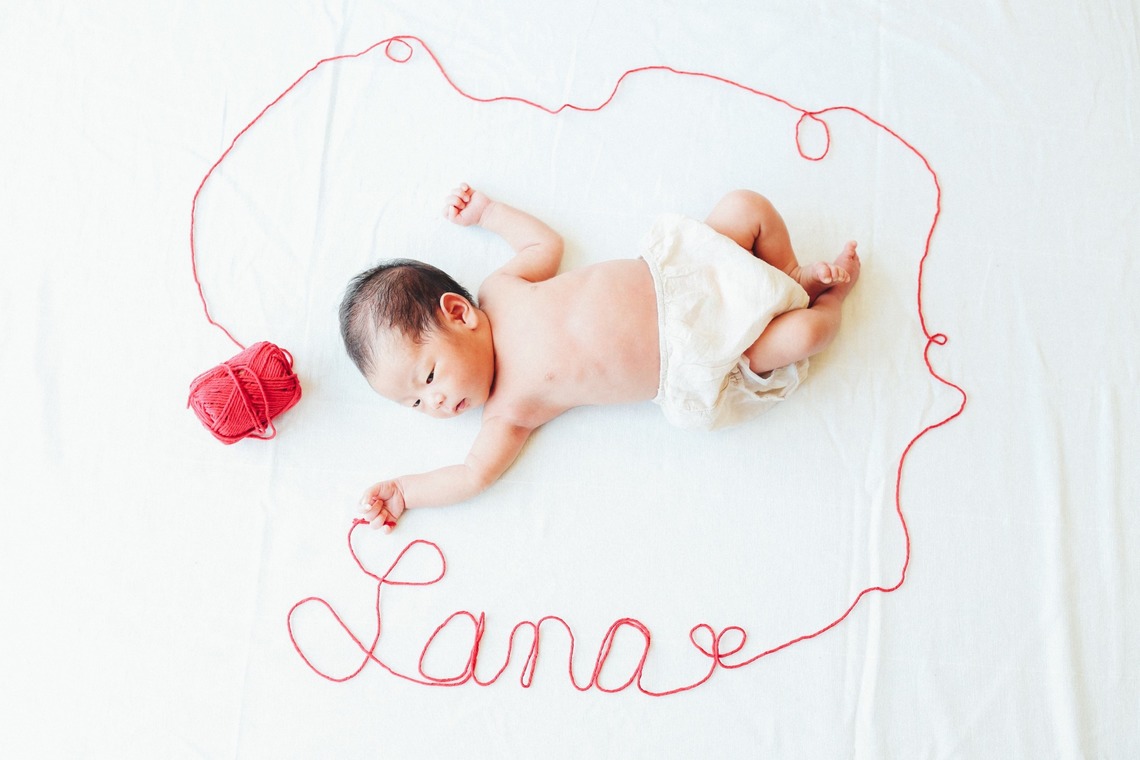 出張撮影HUG TIMEが撮影した「自宅でナチュラルなニューボーンフォト」の写真