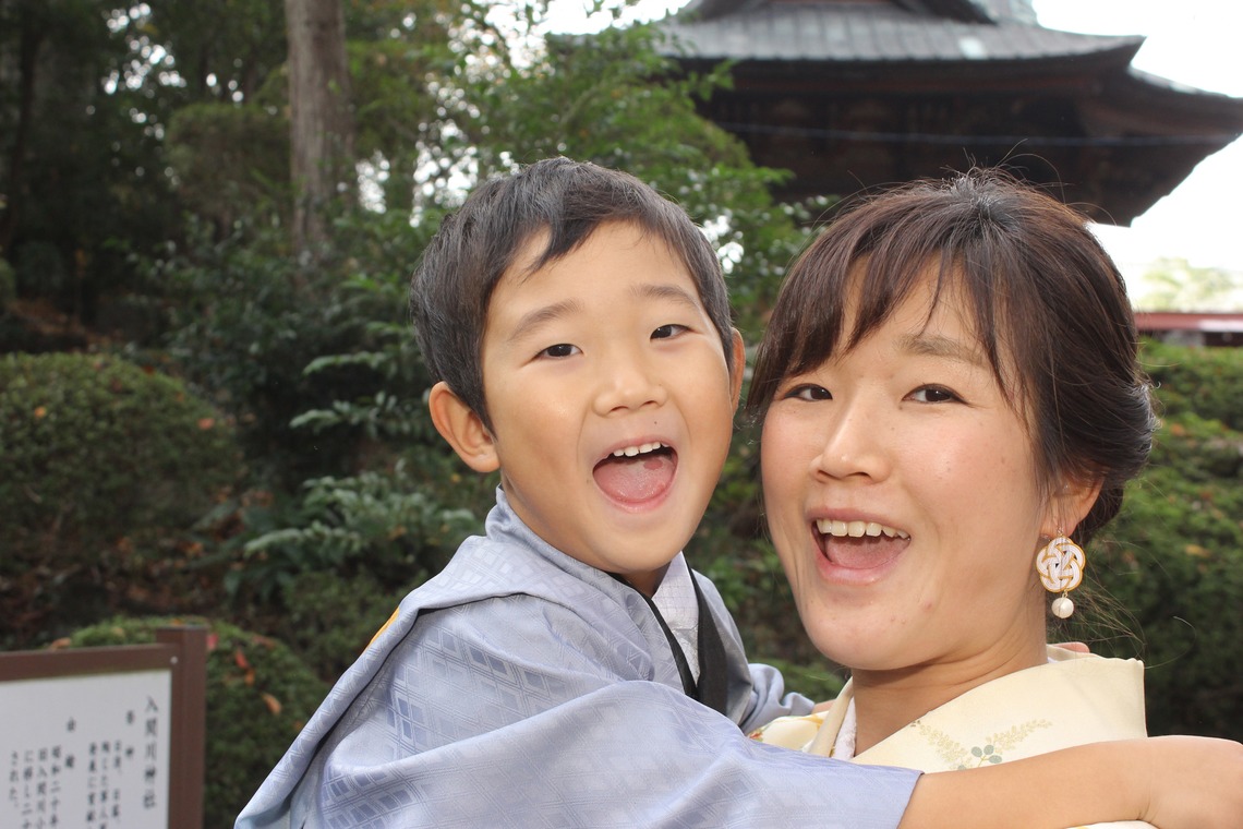 渡邉博海が出張撮影した家族写真(キッズ,ベビーフォト)などが写った「七五三お祝い　出張撮影」の家族写真