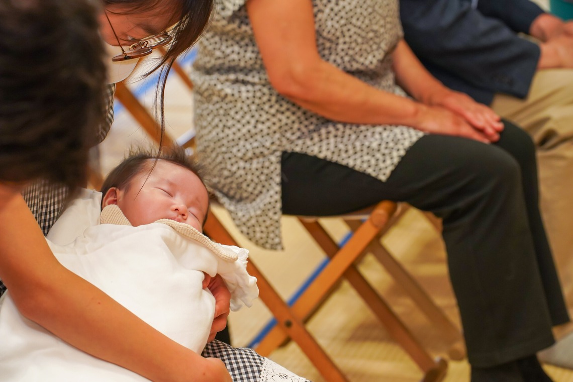 スタジオ　まるが出張撮影した家族写真(キッズ,ベビーフォト)などが写った「お宮参り」の家族写真