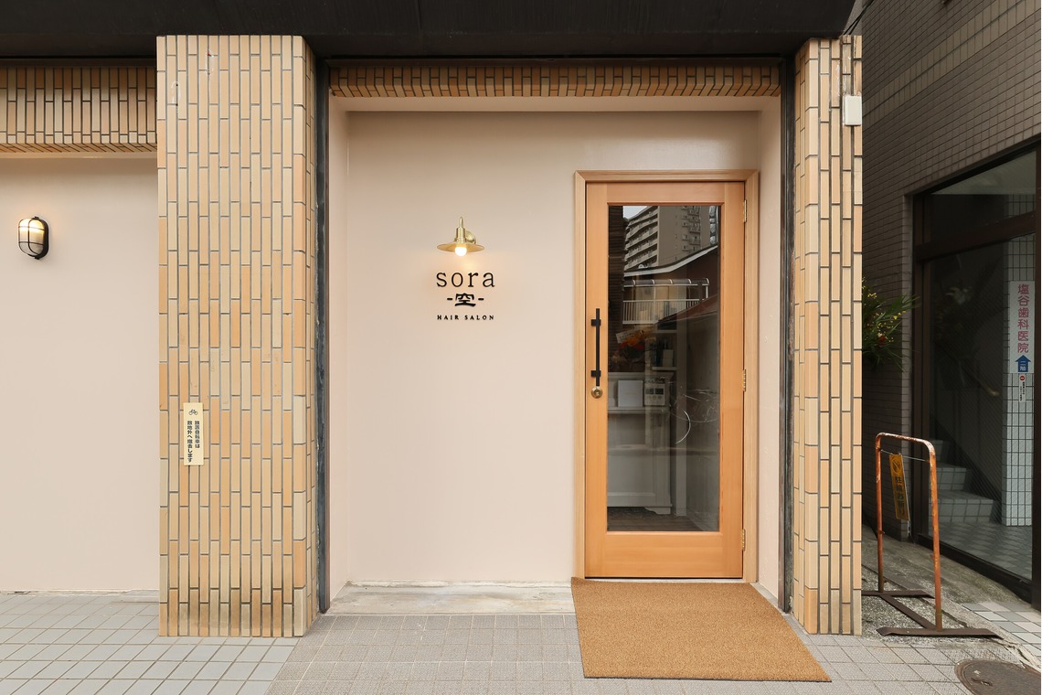 天野康弘が撮影した「ヘアサロン」の写真